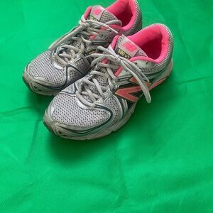 New Balance Women's Athletic Shoes in Gray and Pink Size 9.5 W580SP3